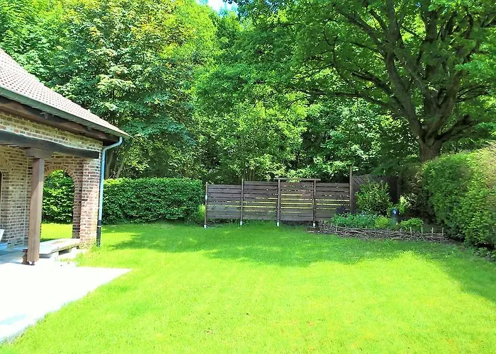 Sous-bois Marie Βίλα *